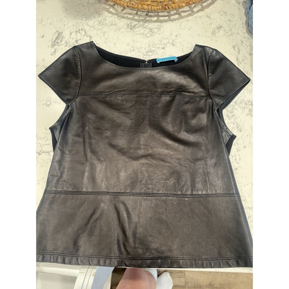 Alice +‎ Olivia Lambskin Leather Madlyn Boxy Leather T-Shirt. Size Small
